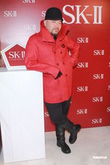 组图：徐濠萦不与老公过节 郭蔼明带妹妹亮相