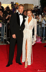 组图：贝嫂时尚进化史：脸靓身材正万事足