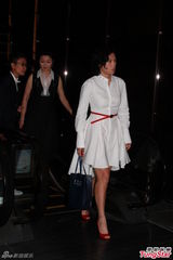 组图：赵式芝再陷同性情 与杨如芯亲密携手亮相