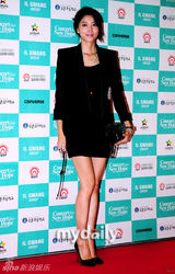 组图：吴允儿IVY等出席慈善义演 倾情演唱献爱心