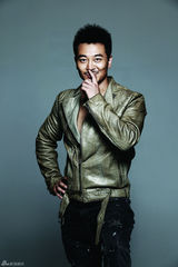 组图：吴樾拍摄新写真 展现男人多面性