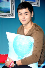 高清组图：阮经天代言寝具 设计床组勇敢追梦