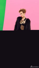 组图：郑秀文破天荒展性感 挺好友演绎主题曲MV