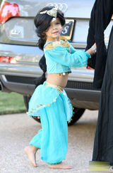 高清图：杰西卡-阿尔芭大女儿奥娜扮茉莉公主