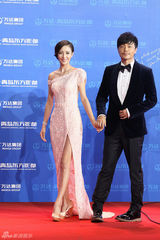 组图：万达百米红毯第二秀 梁朝伟赵薇众星百态