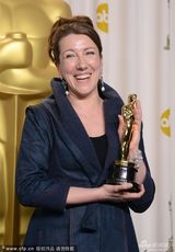 组图：奥斯卡后台-贾桂琳-杜伦获最佳服装设计