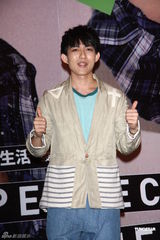 组图：林宥嘉时隔一年半发新碟 称邓紫棋是好友