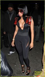 组图：麻辣鸡销魂爆乳半球全露