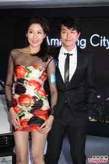 组图：陈敏之秀长腿露胸垫 自曝相约男友庆生