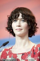 高清图：《未来》发布会 导演米兰达获两帅护花