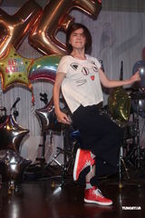 组图：SHE失落金曲奖仍庆功 Ella为Selina数度哽咽