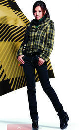 幻灯集：赵薇秀冬日暖装俏皮 青春气息逼人