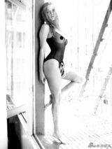 组图：兔女郎艾丽莎透视写真 真空风骚秀八字奶