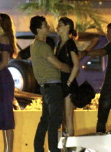 高清组图：奥兰多-布鲁姆和女友米兰达甜蜜过新年