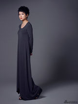 组图：孔琳时尚大片长裙红唇温暖如故