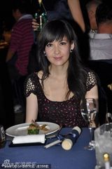 组图：周慧敏私人晚宴优雅现身 注重形象毫无架子