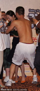 组图：韩雪遭半裸男猛扑 被吓花容失色脸色惨白