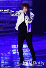 组图：EXO与2PM等唱响亚洲音乐节劲歌热舞