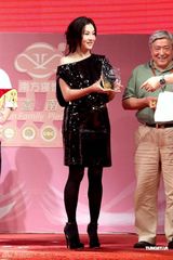 幻灯：张柏芝代言拍戏两不误 否认婆媳失和