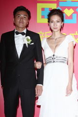 组图：纪文蕙大婚性感露半球 曾之乔杨佑宁也想婚