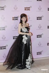 组图：周慧敏赞老公细心体贴 诸葛梓岐望生龙宝宝