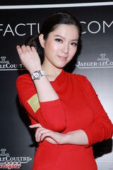 组图：乐基儿亮相名表酒会古铜肤色健康优雅