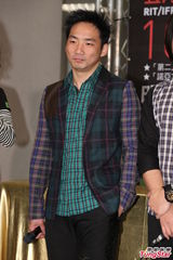 组图：五月天“重生”演唱会high翻高雄