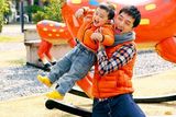 组图：奶爸胡歌父爱爆棚 亲子装出镜直戳萌点