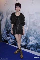 组图：李诗韵大露背装出席活动 清凉抢镜