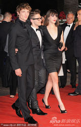 幻灯图集：导演迈克-李携主创出席《又一年》首映