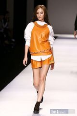 组图：f(x)宋茜与朴宰范全慧彬等众星云集时尚秀场