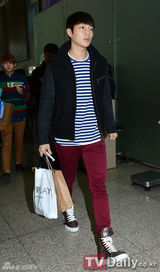 组图：《音乐中心》登泰国 SHINee闪耀2NE1酷帅