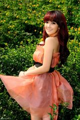 组图：斯琴高丽性感写真曝光 薄纱短裙穿越夏日