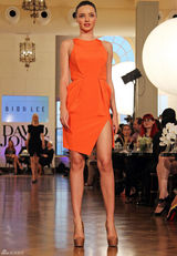 高清组图：辣妈超模米兰达-可儿现身悉尼走秀