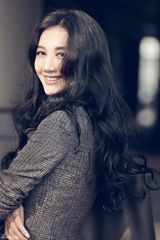 组图：韩雯雯韩国街头写真飘逸曼妙