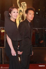 高清图：杨千嬅丁子高恩爱现身 杨千嬅黑装霸气