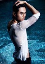 组图：茅子俊泳池性感写真 展完美身材魅惑十足