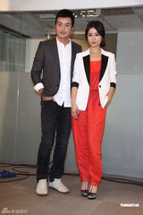 组图：李铭顺台湾拍新戏 林心如大方邀约范文芳