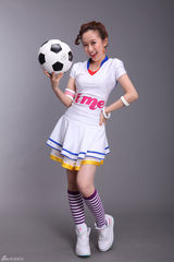 高清图集：i Me化身足球宝贝 拍摄时尚大片显性感