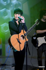 幻灯图：泳儿性感装扮抢收视 何润东想赴港苦练粤语