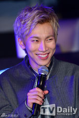 组图：BTOB发新曲《嘀嘀铛铛》 棒球服青春洋溢