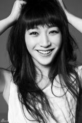 高清图：李小冉全新写真曝光 笑容迷人眼波灵动