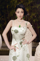 组图：殷桃珠宝大片气质出众高贵华美