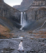 幻灯图：孙艺珍韩服杂志照 优雅宁静散发古典美