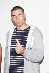 组图：张孝全凤小岳为戏削发 桂纶镁缺席宣传