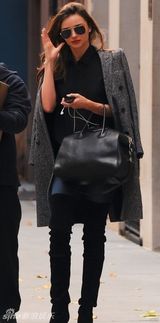 组图：可儿潮装走路带风 布鲁姆携子骑肩逗趣