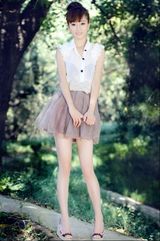 高清图：徐凯诺拍摄夏日写真  中戏新秀人气攀升