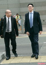 组图：陈志云贪污案重审 王喜陪同表情轻松