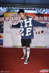 组图：敖犬尬舞宝刀未老 气喘自嘲人老变退步