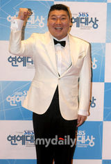 幻灯图集：09SBS演艺大奖颁奖礼 众星熠熠气氛热闹